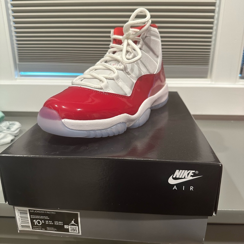 Jordan XI cherry size 10.5 100% authentic